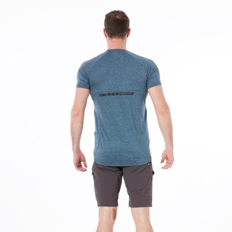MASDY férfi kerékpáros póló félcipzárral - <ul><li>A kerékpáros póló a félcipzárnak köszönhetően könnyen fel- és levehető</li><li> A póló kellemes érintésű, rugalmas, könnyű, kényelmes</li><li> Speciálisan az E-Bike kollekcióhoz terveztük, de a Trail-Running kollekcióval is jól kombinálható</li>