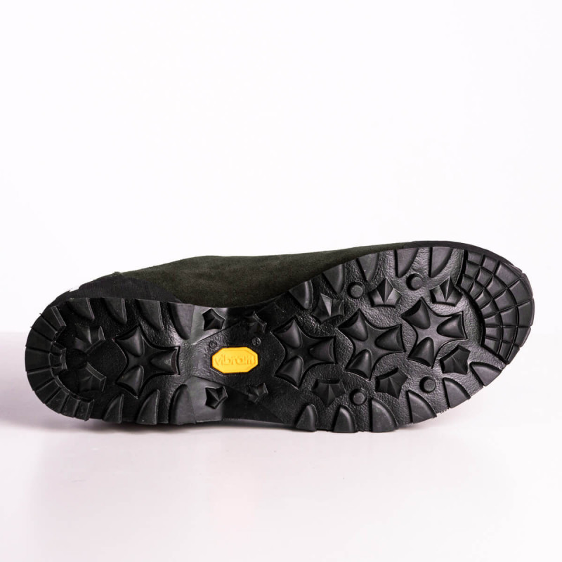 Pánské outdoor boty s Vibram ® podešví KAMET - <ul><li>Prodloužená 3letá záruka</li><li> Podešev VIBRAM® Megagrip, která zaručuje dokonalou trakci i na mokrém a kamenitém povrchu</li><li> Podrážka s výstupky zajišťuje přilnavost i na měkkém podkladu</li>
