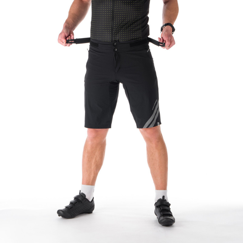 férfi 2 az 1-ben kerékpáros rövidnadrág belső elasztikus alsónadrággal - <ul><li>technikai 2in1 kerékpáros rövidnadrág, amelyet az elasztikus anyagoknak köszönhetően egyetlen kerékpártúrán sem hagysz majd otthon - a felső bermuda rövidnadrág gyorsan száradó, rugalmas és tartós anyagból készült, cipzáras zsebekkel rendelkezik</li><li> - lekapcsolahtó elasztikus rövidnadrág kerékpáros béléssel és csúszásgátló szalag a combokon</li>