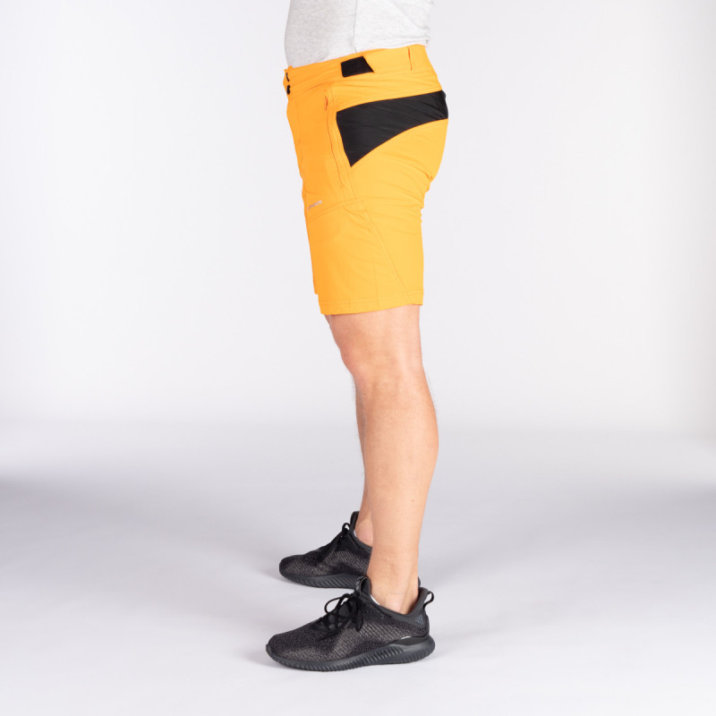 Férfi kerékpáros nadrág LOKE - <ul><li>Legendás műszaki kerékpáros rövidnadrág rugalmas anyagból, poliamid és spandex keverékéből a mérhetelen légátersztés és kíváló mozgásszabadság érdekében</li><li> PFC -mentes felületkezelés a vízbehatolás ellen</li><li> Dinamikus szabás elasztikus kialakítással amely növeli a viselési kényelmet ülőhelyzetben is</li>