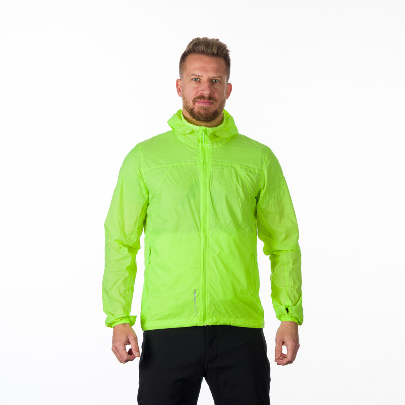 BU-3267OR men's waterproof jacket stowable 2l NORTHCOVER - Lightweight, wind resistant and waterproof emergency jacket NORTHCOVER with hood can be packed into own pocket.